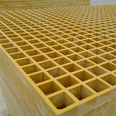 玻璃鋼格柵蓋板與玻璃鋼格柵板 特性、區(qū)別與應(yīng)用